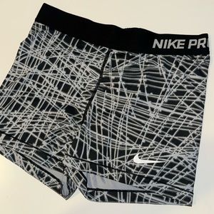 Nike Pros Black / Gray Patterned
